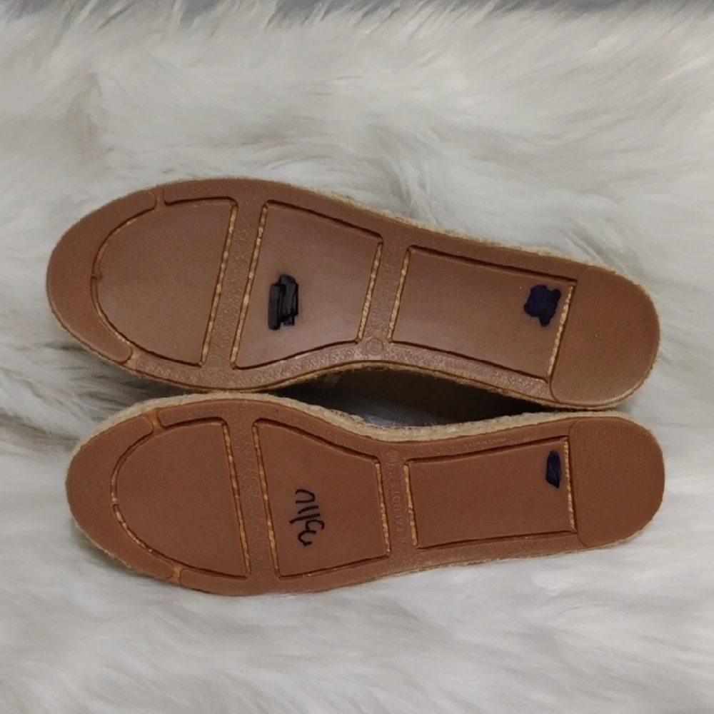 (X1) NWOT Talbots Izzy Suede Espadrille Flats Sz.10.5